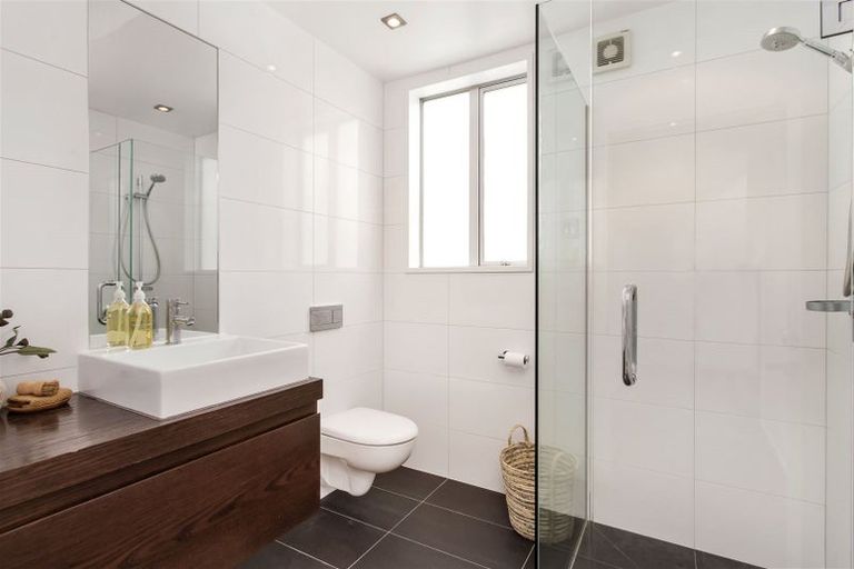 Photo of property in 43 Hawkesbury Avenue, St Albans, Christchurch, 8014