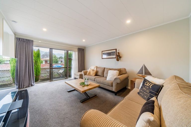Photo of property in 48f2- Kowhai Avenue, Ebdentown, Upper Hutt, 5018