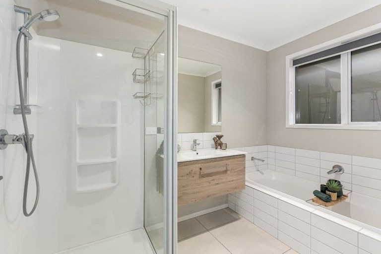 Photo of property in 33 Tradewinds Drive, Whitby, Porirua, 5024