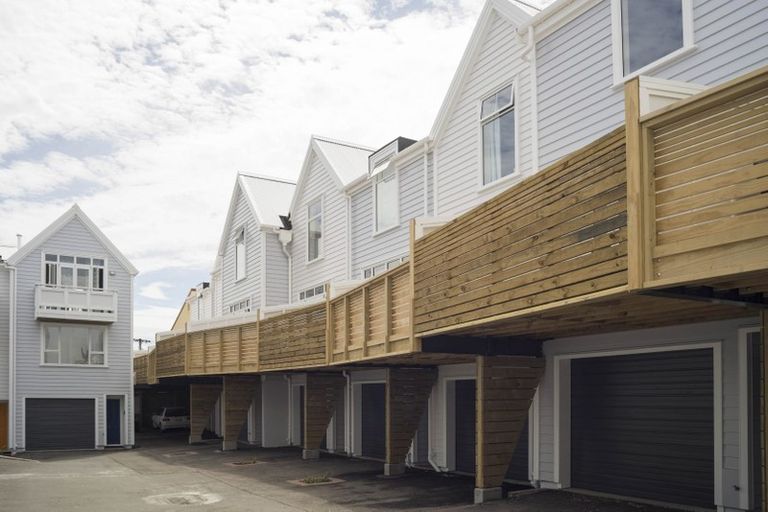 Photo of property in Pirie Street Townhouses, 28/35u Pirie Street, Mount Victoria, Wellington, 6011