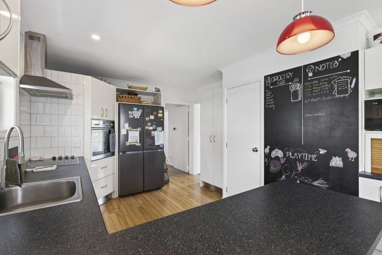 Photo of property in 18 Cowling Road, Hurdon, New Plymouth, 4310