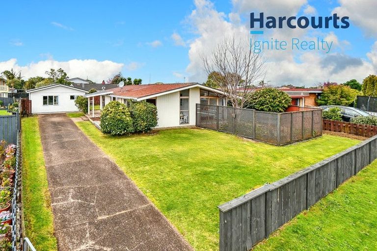 Photo of property in 8 Booker Place, Weymouth, Auckland, 2103