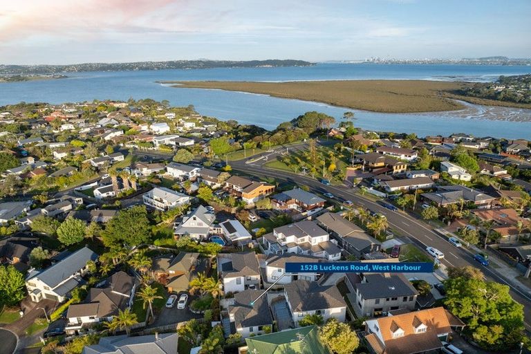 Photo of property in 152b Luckens Road, West Harbour, Auckland, 0618