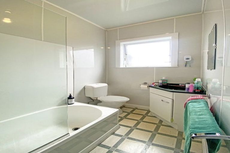 Photo of property in 49 Pembroke Road, Northland, Wellington, 6012