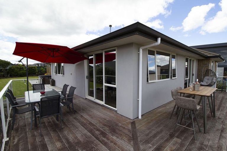 Photo of property in 22 Raddington Way, Huntington, Hamilton, 3210