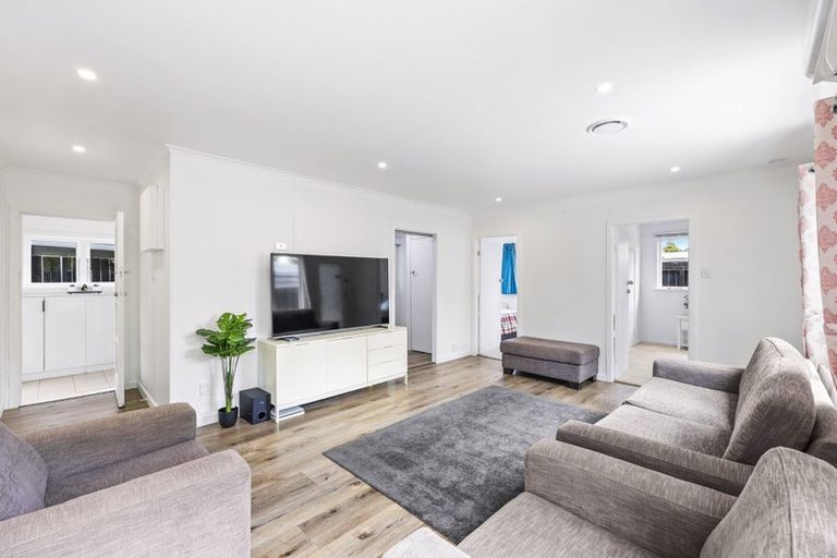 Photo of property in 2/176 Henderson Valley Road, Henderson, Auckland, 0612