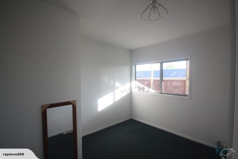 Photo of property in 3/104 East Coast Road, Forrest Hill, Auckland, 0620