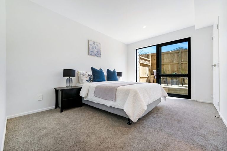 Photo of property in 11 Kayle Glen, West Harbour, Auckland, 0618