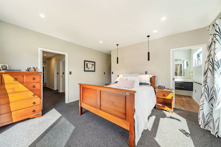 Photo of property in 14 Resolution Drive, Whitby, Porirua, 5024