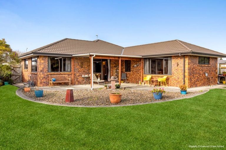 Photo of property in 11 Cleveland Heights, Kelvin Grove, Palmerston North, 4414