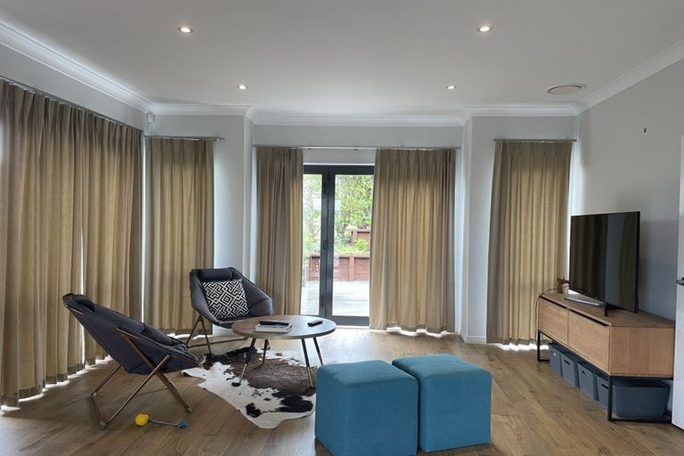 Photo of property in 70 Kittiwake Drive, Schnapper Rock, Auckland, 0632