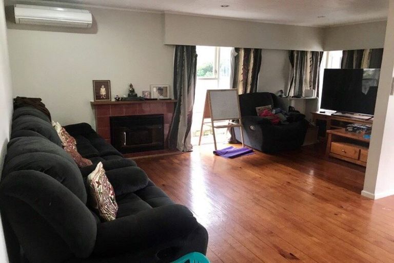 Photo of property in 323 Pakuranga Road, Pakuranga Heights, Auckland, 2010