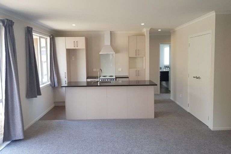 Photo of property in 39 Woodside Road, Massey, Auckland, 0614