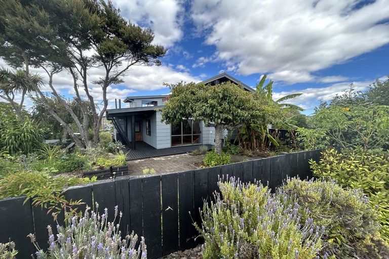 Photo of property in 1 Bay View Road, Raglan, 3225