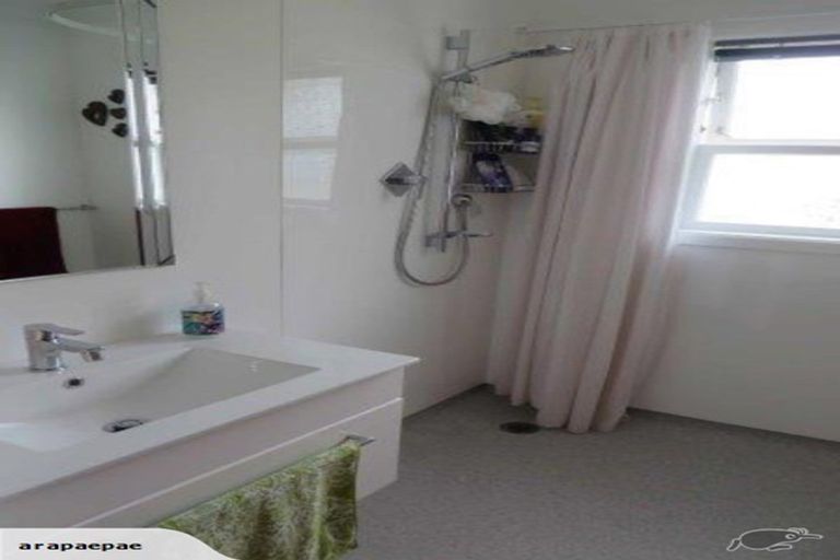 Photo of property in 55 Karaka Crescent, Levin, 5510
