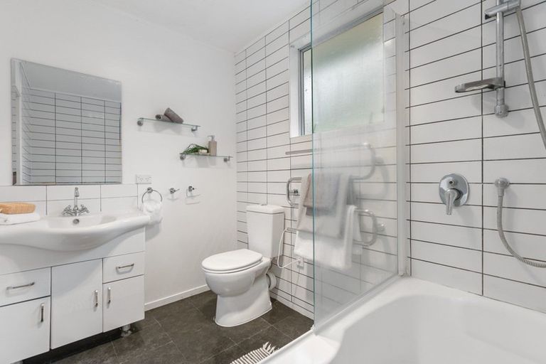 Photo of property in 24 Odin Place, Beach Haven, Auckland, 0626
