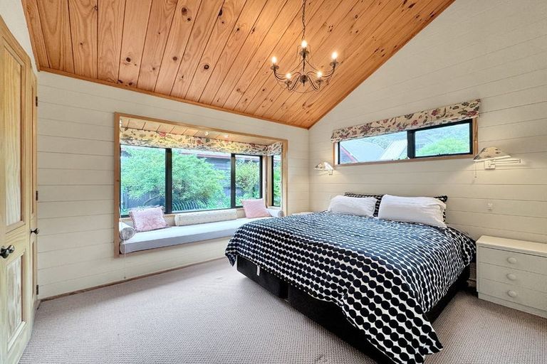 Photo of property in 123 Marine Parade, Eastbourne, Lower Hutt, 5013