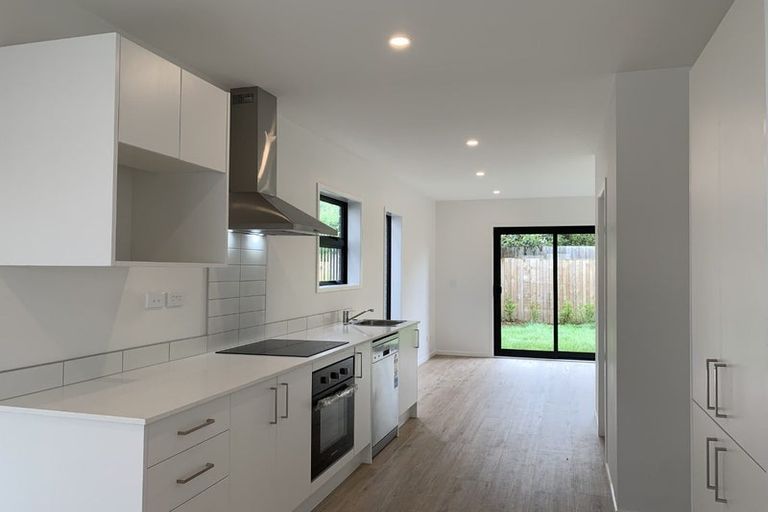 Photo of property in 24 Rauemi Way, Te Atatu South, Auckland, 0610