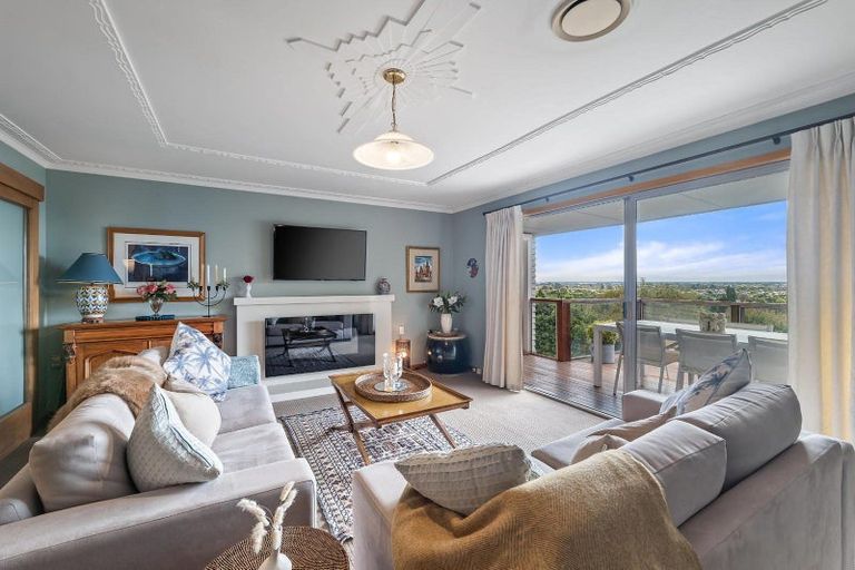 Photo of property in 1/15 Karitane Drive, Cashmere, Christchurch, 8022