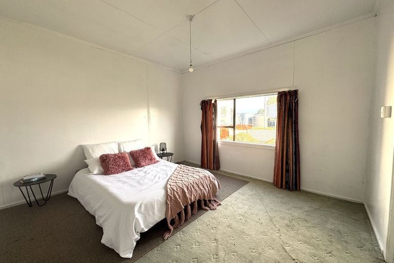 Photo of property in 21 Elderlee Street, Milton, 9220