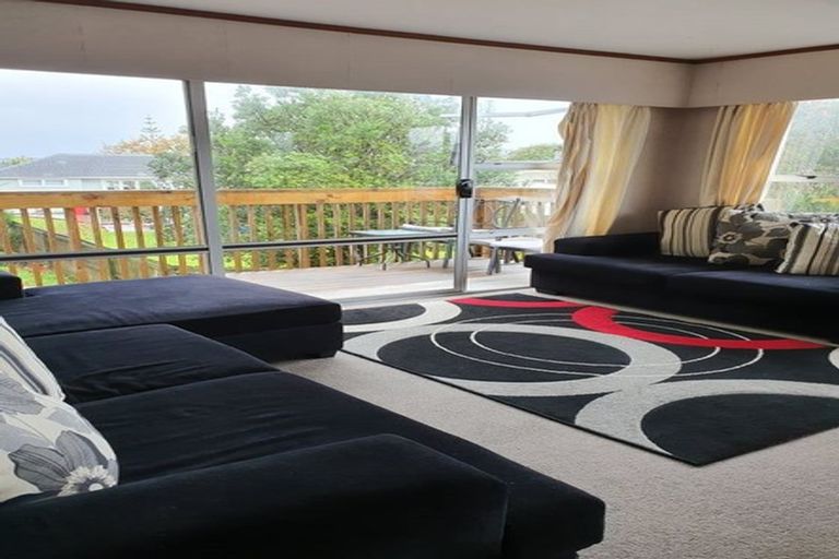 Photo of property in 2/25 Gill Avenue, Te Atatu Peninsula, Auckland, 0610