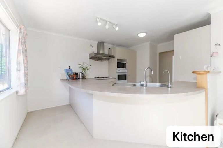 Photo of property in 1 Quartley Place, Huntington Park, Auckland, 2013