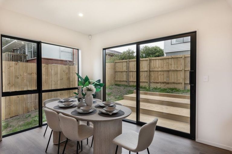 Photo of property in 39c Target Road, Totara Vale, Auckland, 0629
