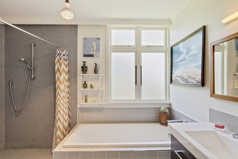 Photo of property in 5 Harris Street, Waitara, 4320