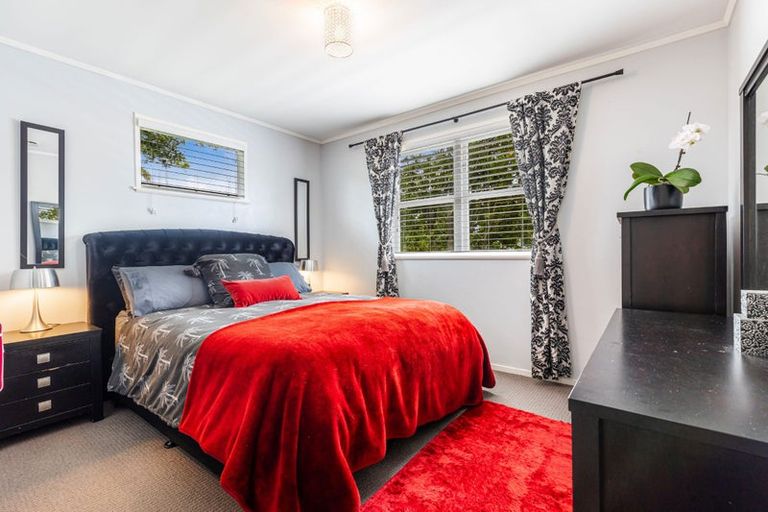Photo of property in 18 Taioma Crescent, Te Atatu Peninsula, Auckland, 0610