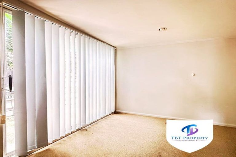 Photo of property in 1/41 Challen Close, Conifer Grove, Takanini, 2112