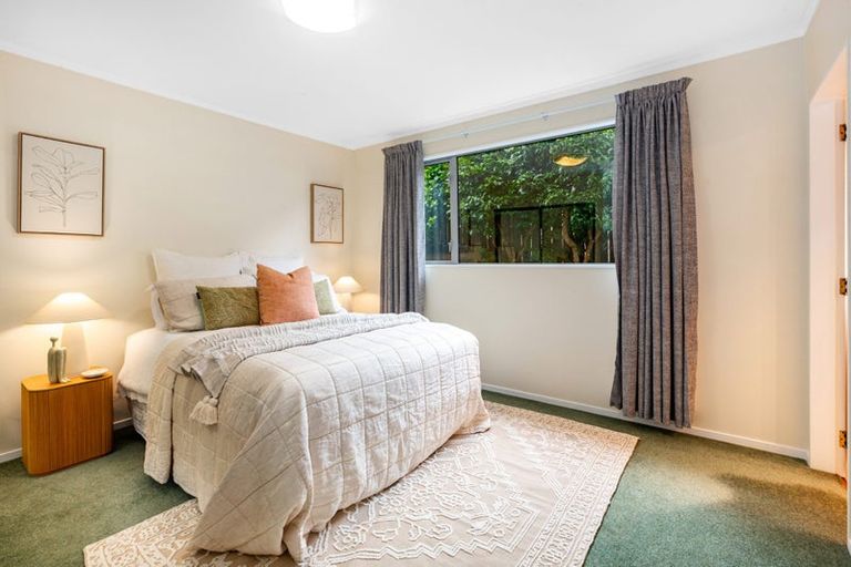 Photo of property in 4 Flint Way, Northland, Wellington, 6012