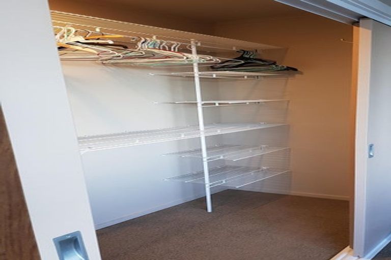 Photo of property in 6b Sunhaven Drive, Newlands, Wellington, 6037