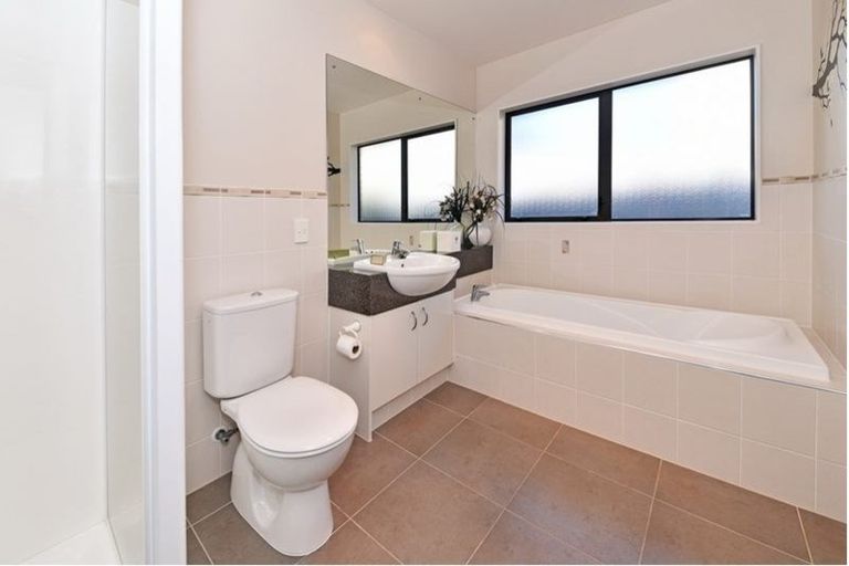Photo of property in 3 Dunoon Close, Flat Bush, Auckland, 2016