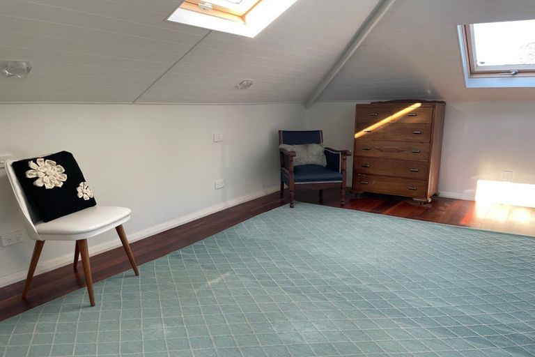 Photo of property in 87 Maungaraki Road, Korokoro, Lower Hutt, 5012