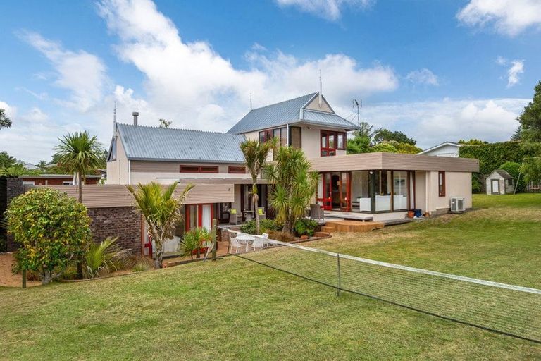 Photo of property in 4 Terrylyn Drive, Hillcrest, Auckland, 0627