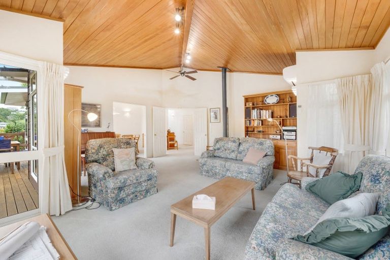 Photo of property in 18 Gibson Place, Mellons Bay, Auckland, 2014