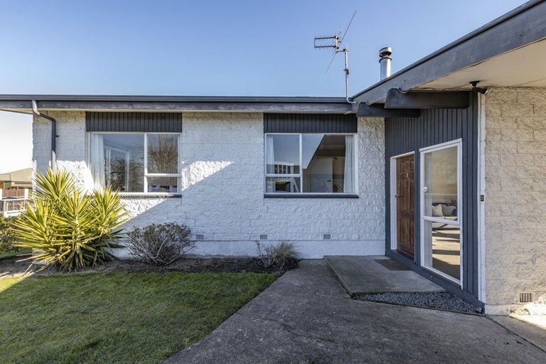Photo of property in 2 Watson Place, Rangiora, 7400