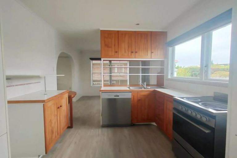 Photo of property in 33b Gill Avenue, Te Atatu Peninsula, Auckland, 0610