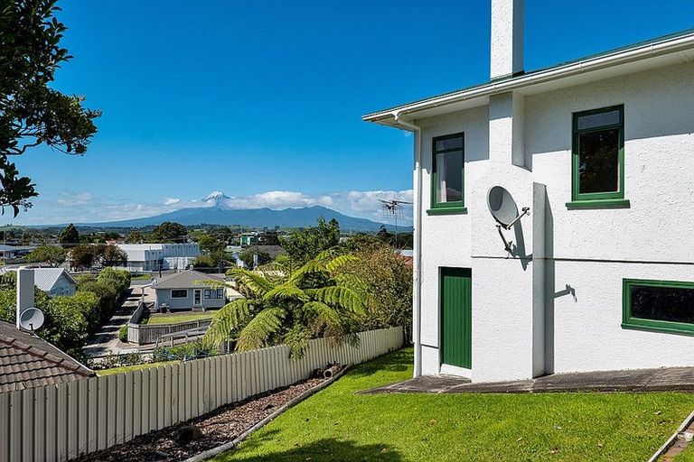 Photo of property in 215 Ngamotu Road, Spotswood, New Plymouth, 4310