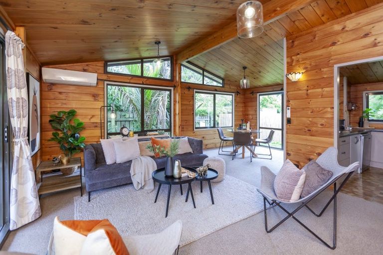 Photo of property in 1a Karaka Grove, Waikanae, 5036