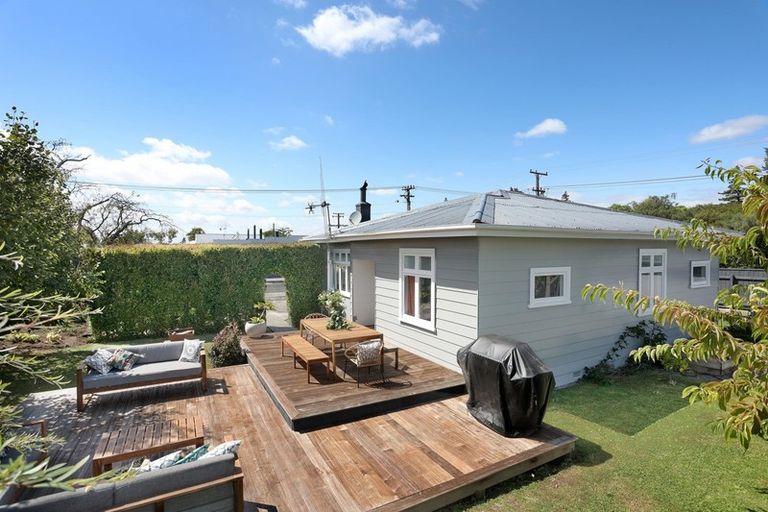 Photo of property in 16 Oxford Street, Marton, 4710