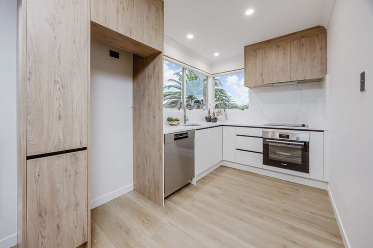 Photo of property in 60a Reelick Avenue, Pakuranga Heights, Auckland, 2010