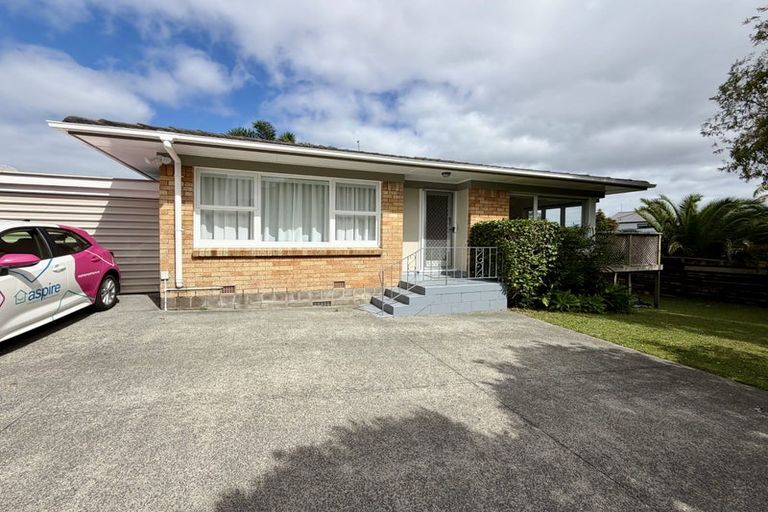 Photo of property in 2/7 Knightsbridge Drive, Forrest Hill, Auckland, 0620