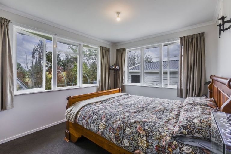Photo of property in 18 Tiffen Lane, Waipawa, 4210