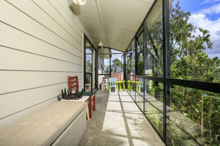 Photo of property in 4 Sevilla Place, Unsworth Heights, Auckland, 0632