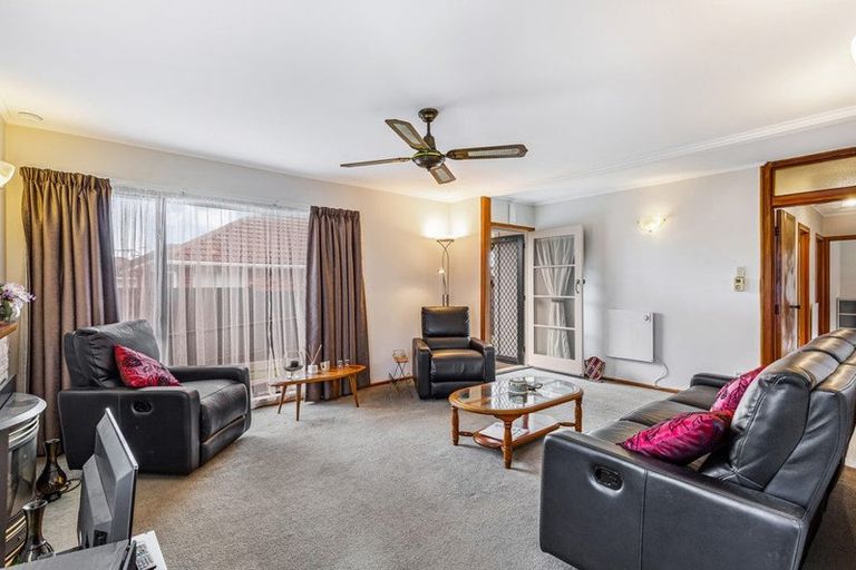 Photo of property in 32 Edwards Avenue, Henderson, Auckland, 0610