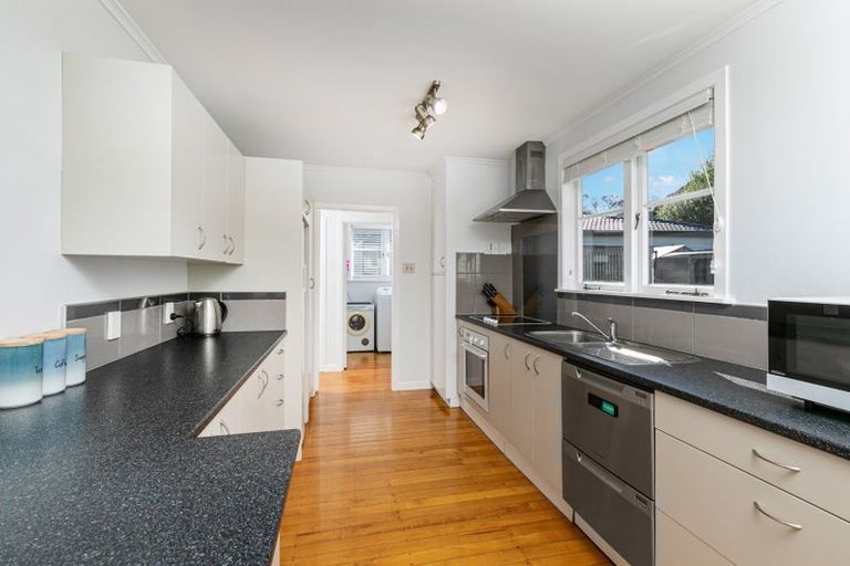 Photo of property in 15 Preston Avenue, Henderson, Auckland, 0610