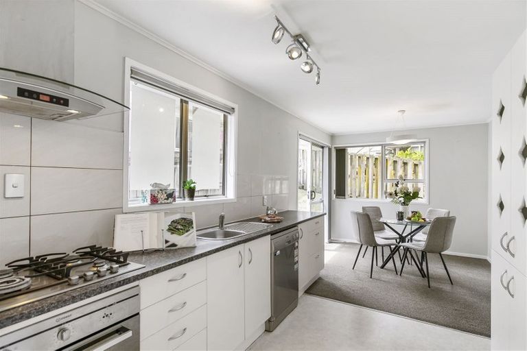 Photo of property in 21 Laurina Road, Sunnynook, Auckland, 0620