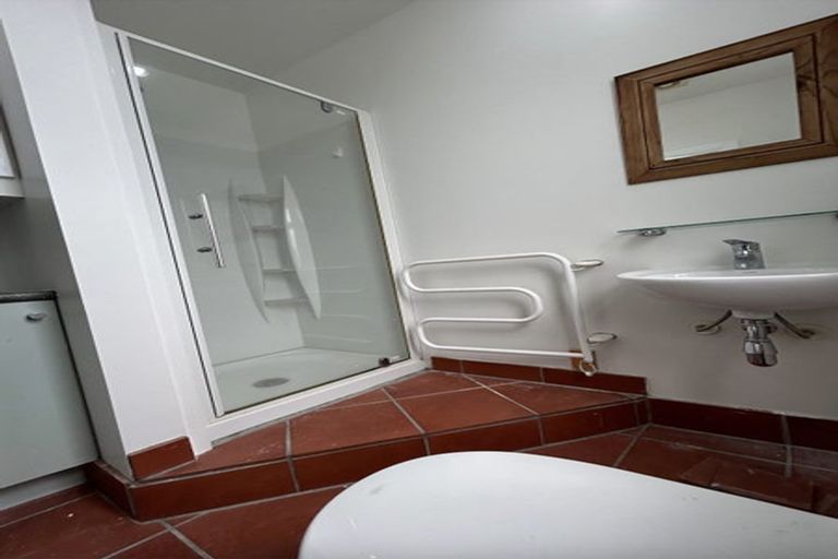 Photo of property in Chatsworth Flats, 5/23 Pirie Street, Mount Victoria, Wellington, 6011