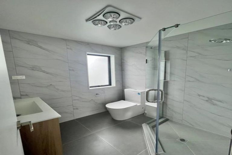 Photo of property in 35d Cedar Heights Avenue, Massey, Auckland, 0614